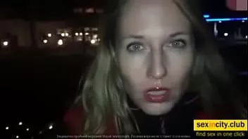 play Blowjob dan cum di wajahnya di tempat umum