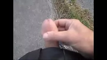Redare Am fost un bătăuș, la o stație de autobuz din sat! 25