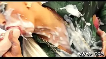 Oynat Romantik jenna güzel meyve suyu hanım evladı dönemi ile oynuyor