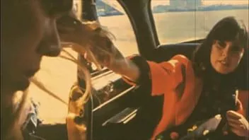 Reproducir Londres oscuro vintage, en las sombras de los años sesenta, amantes lesbianas