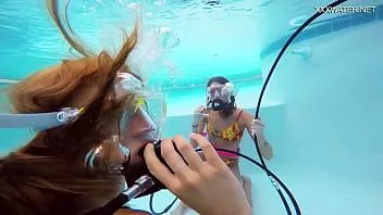 play Una delle ragazze più calde Katya Nakolkina in piscina
