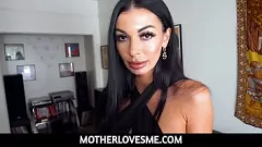 Riproduci La MILF russa tettona Nikita Reznikova sorpresa a scopare il figliastro