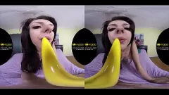 Riproduci Esperienza POV in realtà virtuale 4K con una teenager amatoriale