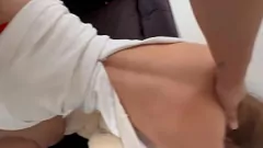 play Une femme au foyer mexicaine aux gros seins exige un double bonus de vacances : amateur, levrette, anal