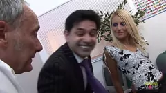 play Il segretario milf arrapato richiede una doppia penetrazione con grandi cazzi