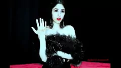play La amante italiana discute la regulación del trabajo sexual: la elegante diosa morena Diamante (también conocida como dulce Lucifer) sobre el fetiche de piel y más