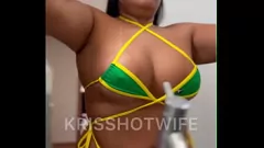 play Babe de plage brésilienne Kriss: Une routine matinale de Hotwife avec de gros seins et gros cul en sous-vêtements