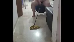 Reproduzir Milf obcecada por pés fodendo sua alça de esfrego