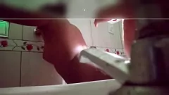 Abspielen Verrückte Frau, die mich betrügt? Ich spioniere sie mit einer versteckten Kamera aus und erwische sie auf frischer Tat!