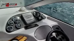 Odtwórz Seksowna ruda z dużymi cyckami pokazuje publicznie swoje ciało podczas czytania książki