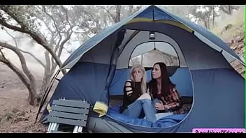 Play Two hot ladies tries doing outdoor sex