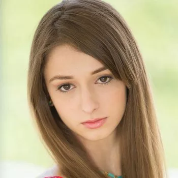 Actrita Willow Hayes